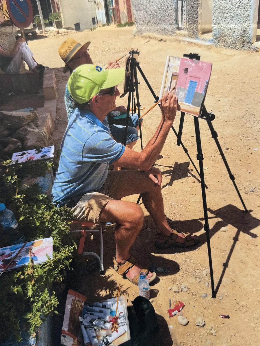 Mike Murphy painting in Morocco